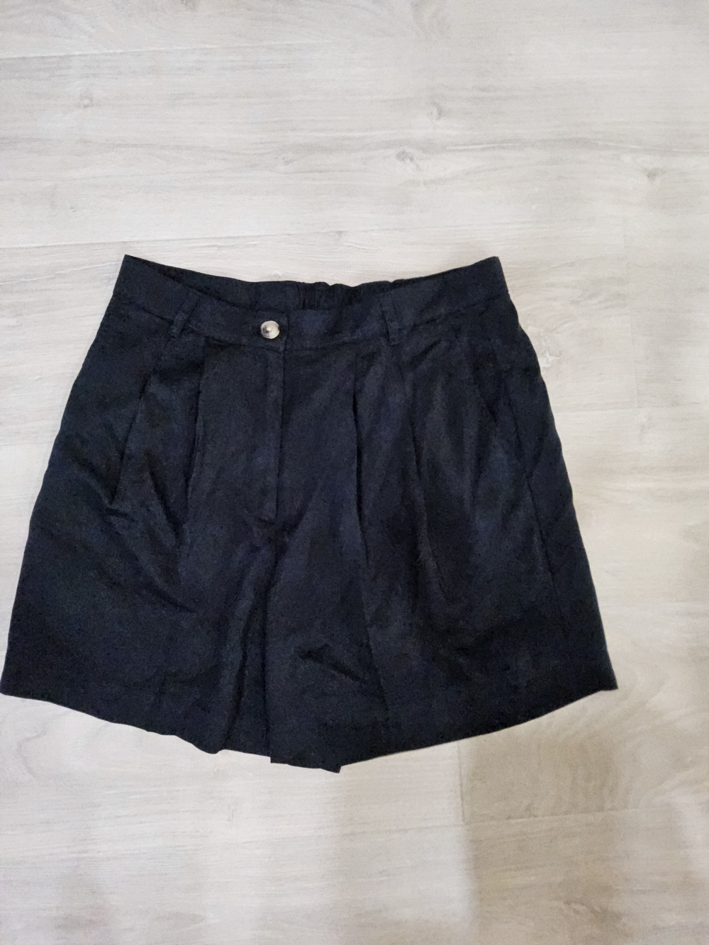 High-Waist Black Pleated Women's Shorts|| Size Small